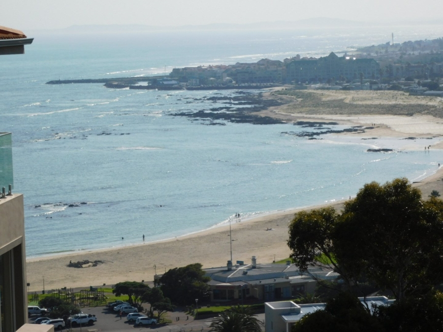 6 Bedroom Property for Sale in Mountainside Western Cape